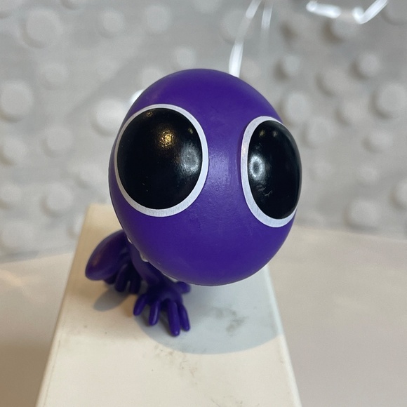 🎉5 for $10- Rainbow Friends - Minifigures Series 1 - Picture 2 of 5